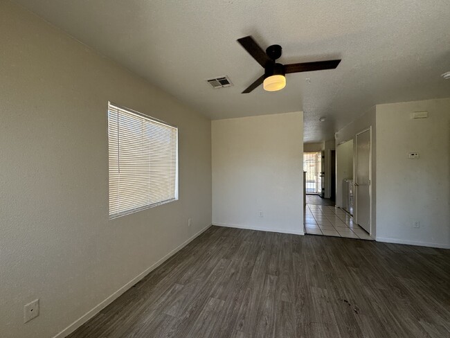 Foto del edificio - Move-in Ready 2-Bed, 2-Bath Townhouse in D...