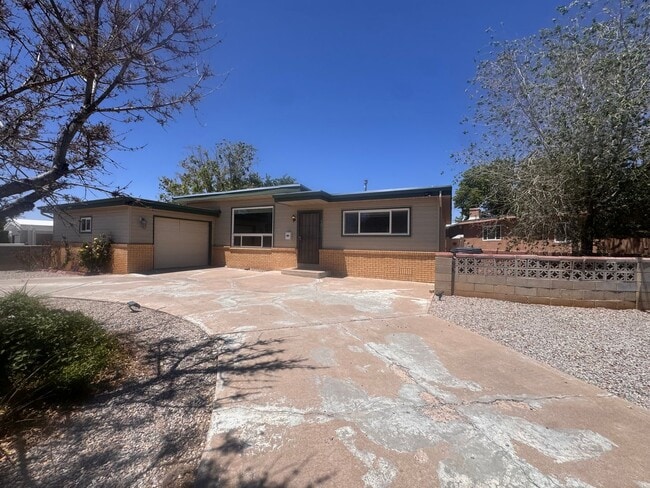 Building Photo - Beautiful 3 bedroom 2 bath.