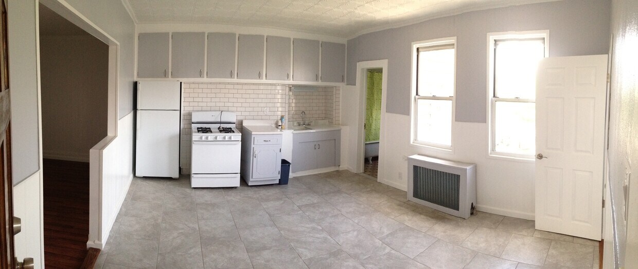Large eat in Kitchen - 397 Manhattan Ave