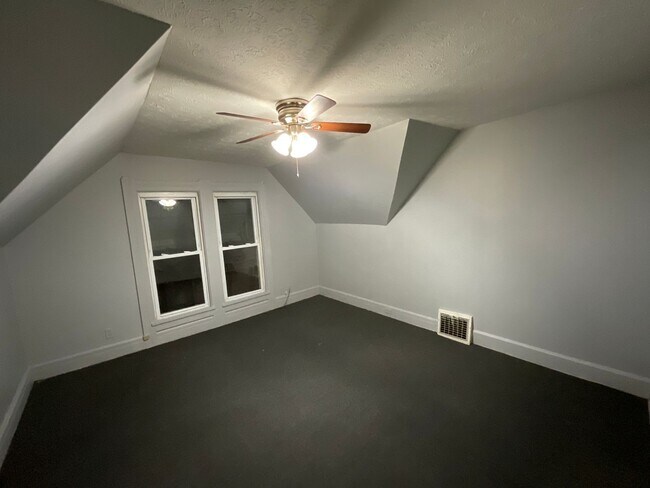 Building Photo - 211 5th St