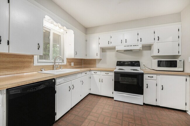 Foto del edificio - 2566 Spring Ave NE