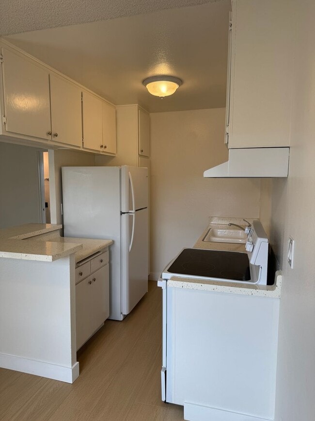 Building Photo - 7414 Mesa College Dr