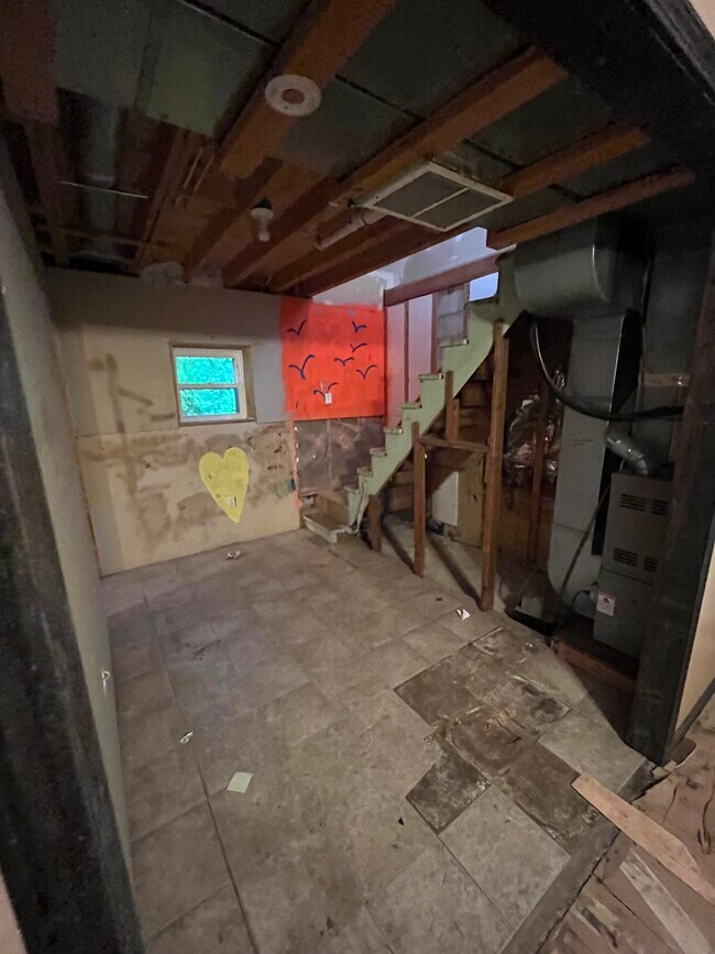 Building Photo - 323 S Clarence Pl