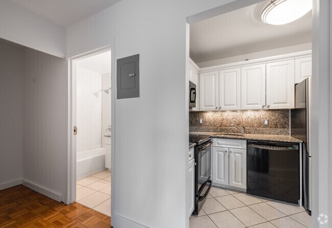 1BR, 1BA - 704 SQ FT - 28 Exeter at Newbury