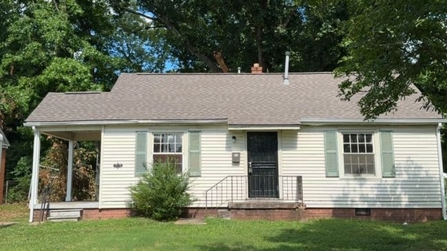 Building Photo - 1240 Robin Hood Ln