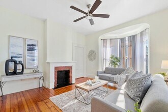 Building Photo - 3 Draper St