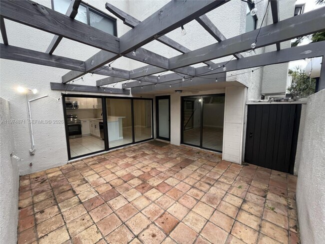 Foto del edificio - 4702 SW 67th Ave