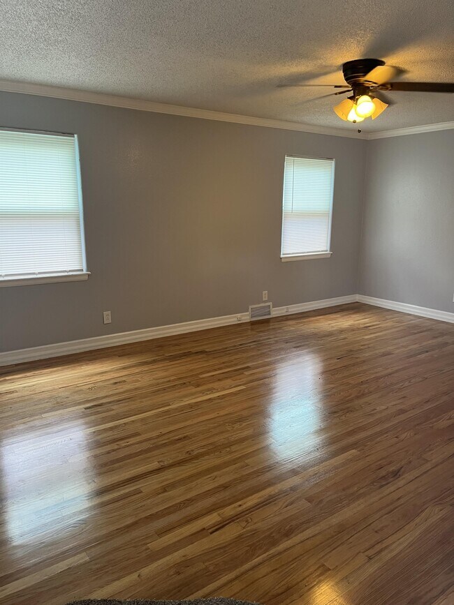 Foto del edificio - 4004 Reed Ave