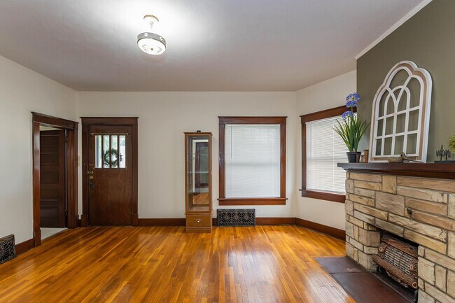 Foto del edificio - Charming Home - Close to Fort Riley