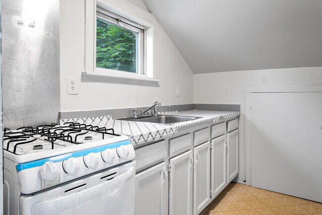 Kitchen - 44 Euclid Ave