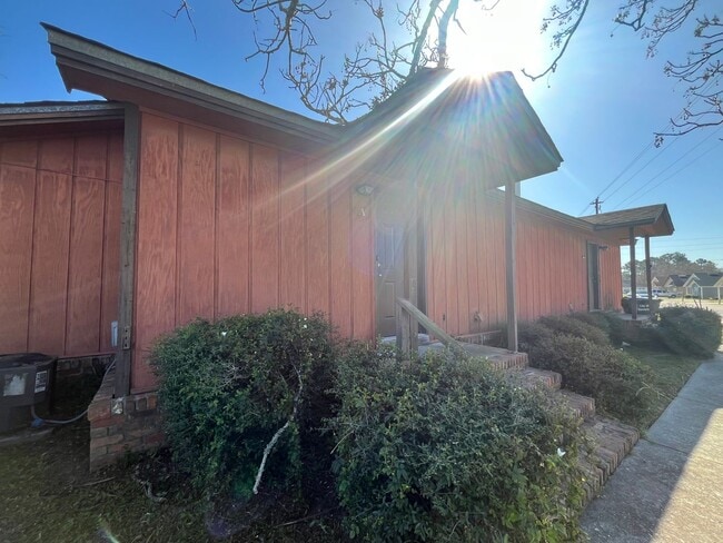 Foto del edificio - 1619 Victory St