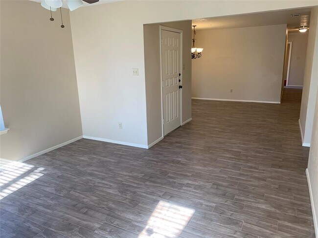 Building Photo - 4643 Sausalito Dr