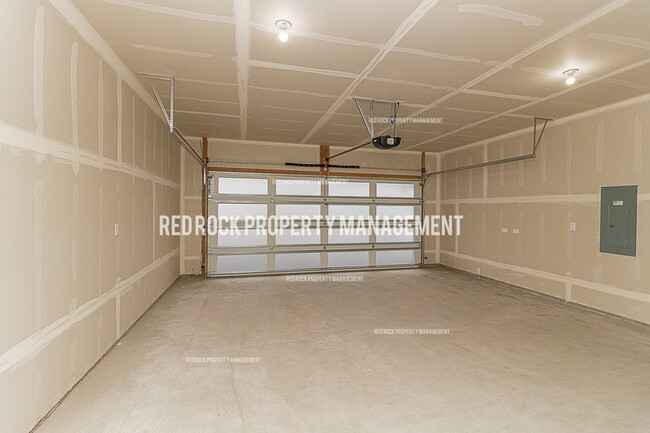 Building Photo - 710 S Crescent Ln