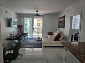 Building Photo - 804 E Windward Way