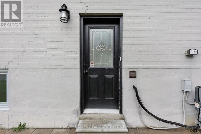 Photo du bâtiment - 242 Acton Ave