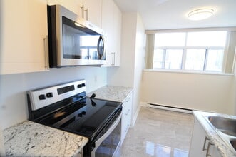 Building Photo - 435 Eglinton Ave E