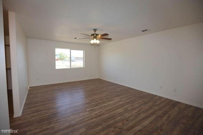 Building Photo - 23307 E Eagleclaw Rd