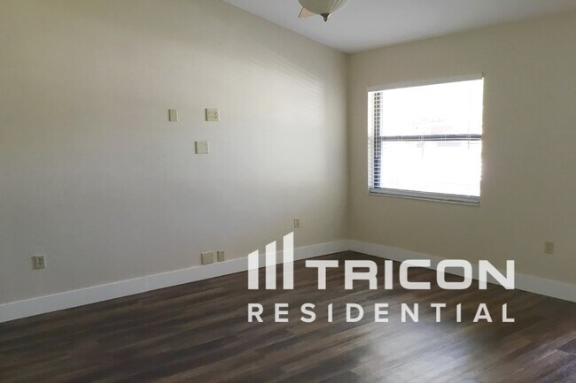 Foto del edificio - 1074 Deer Hollow Way