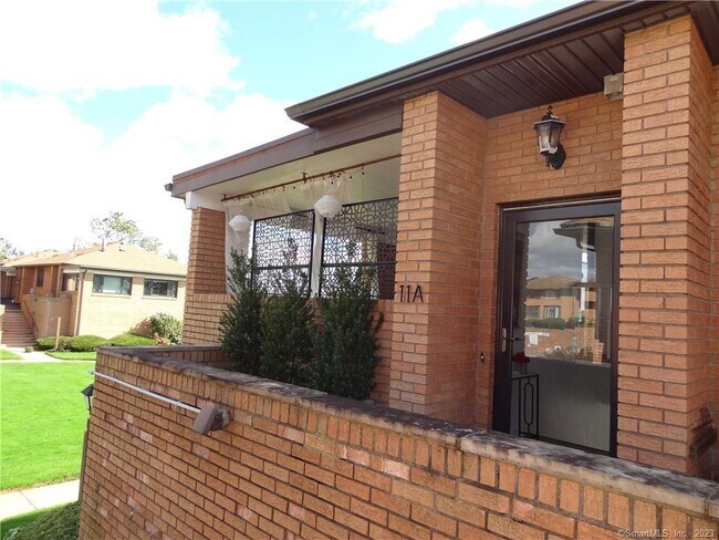 Building Photo - 350 Grovers Ave