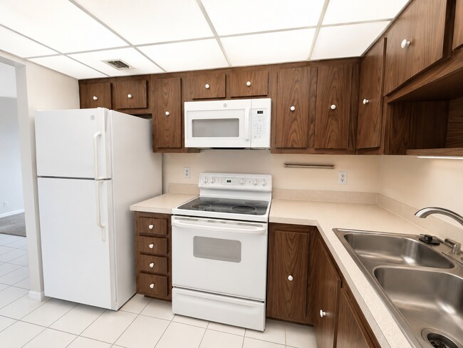 Foto del edificio - "Experience Luxury Living: Spacious 2-Bed, 2-Bath Condo in North Palm Beach!"