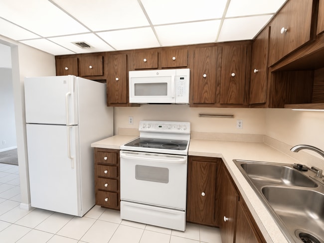 Building Photo - "Experience Luxury Living: Spacious 2-Bed, 2-Bath Condo in North Palm Beach!"