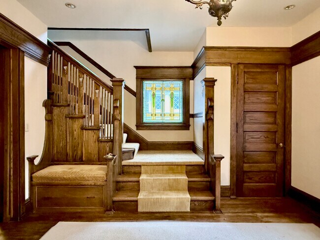 Foto del edificio - 2723-25-25A N Downer