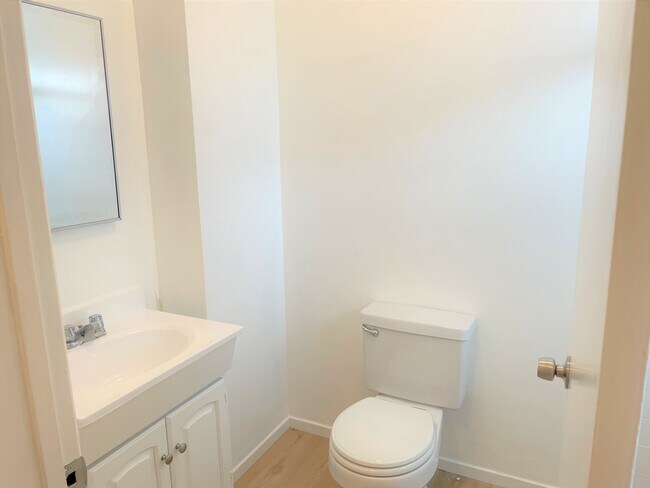 Building Photo - 314 W Chevy Chase Dr