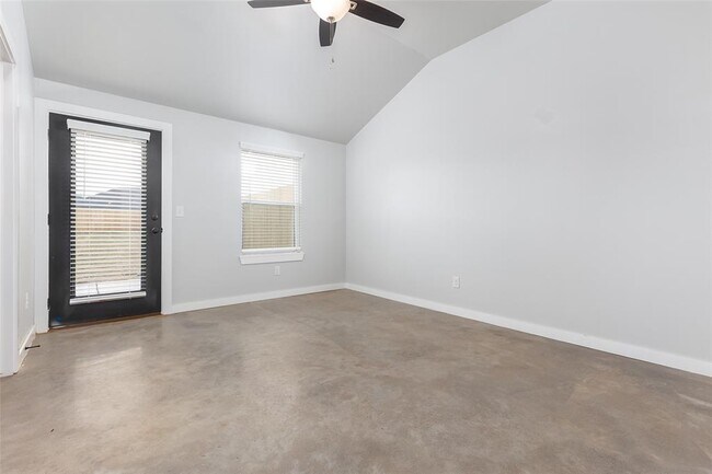 Foto del edificio - 13324 Springcreek Dr