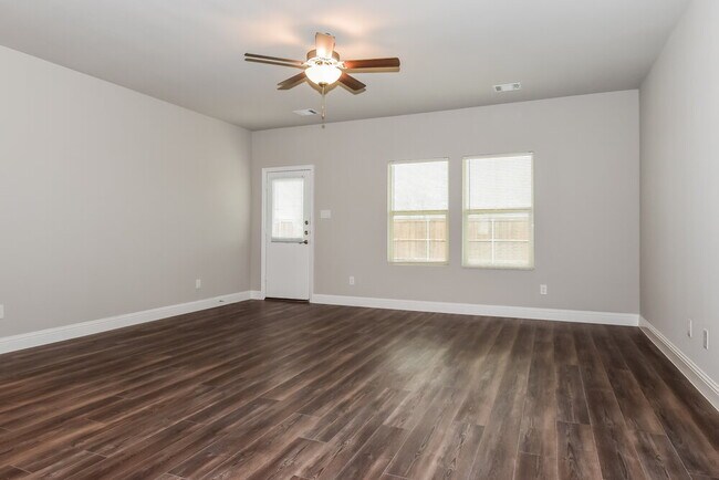 Foto del edificio - 1220 Green Timber Dr
