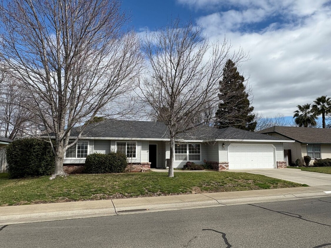 Primary Photo - Spacious Chico Home with Pool!