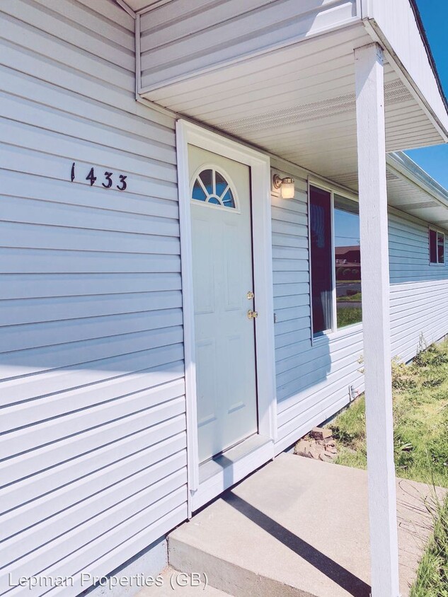 Primary Photo - 1433-1433 27th Ave SE