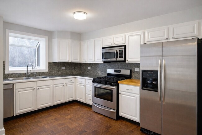 Foto del edificio - 2727 Elgin Rd