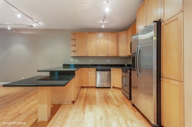 Building Photo - 845 E 52nd St