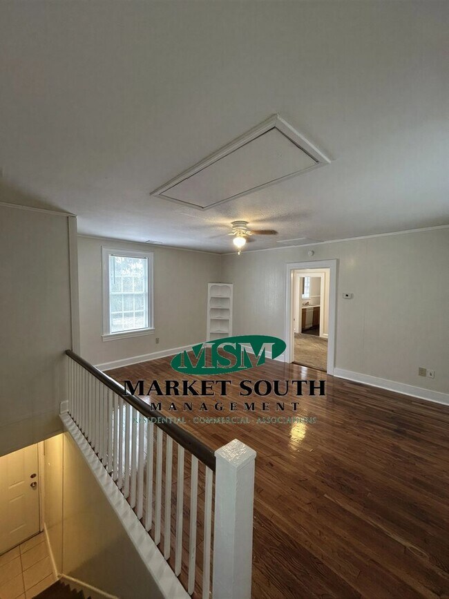 Foto del edificio - 989 E 33rd St