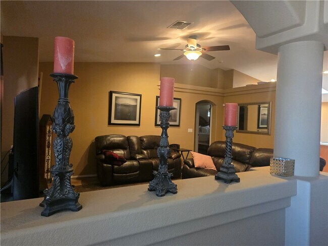 Foto del edificio - 2121 Desert Lakes Dr