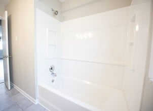 Building Photo - 10780 Woodview Blvd