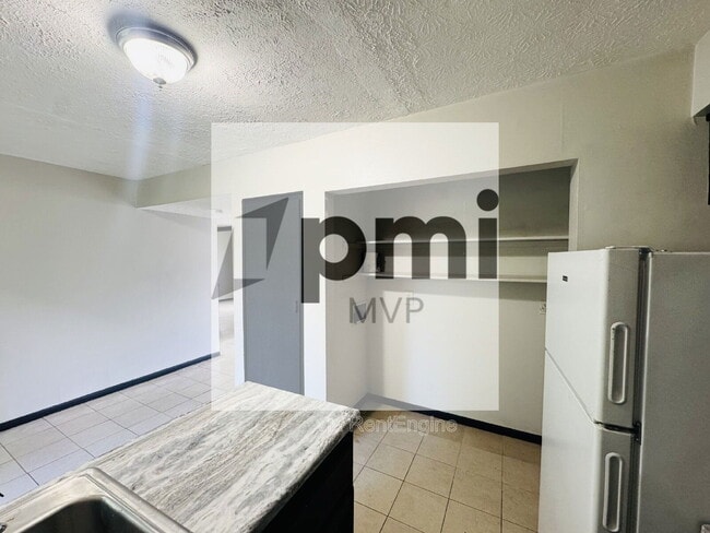 Building Photo - 828 Whitethorne Ave