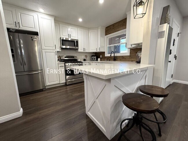 Building Photo - 1120 East E Street