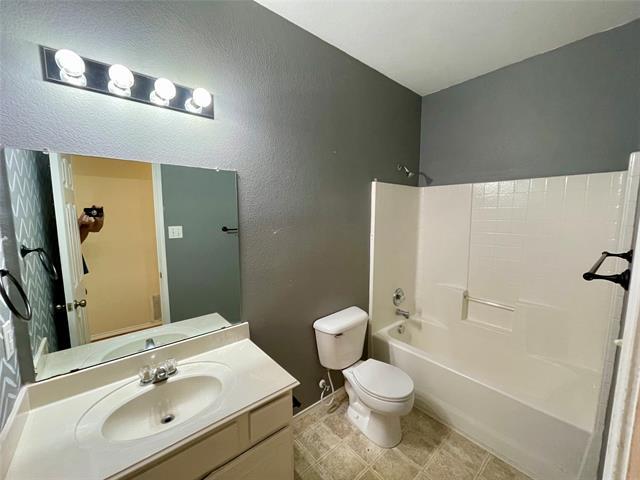 Building Photo - 493 Hunters Ridge Dr
