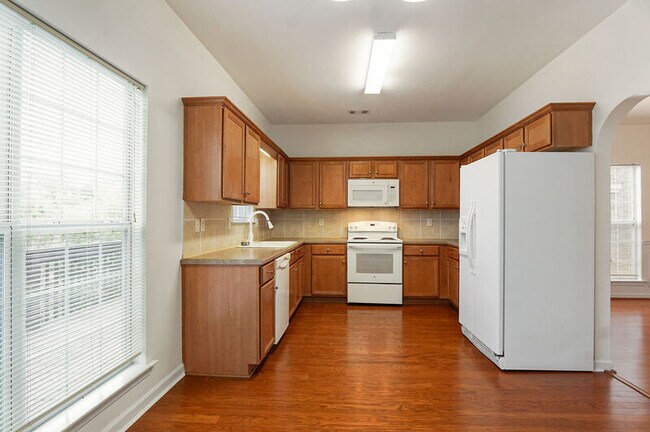 Building Photo - 164 Village Ln