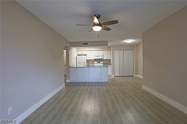 Building Photo - 5307 Summerlin Rd