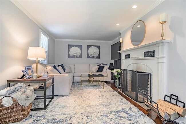 Foto del edificio - 25 Sleepy Hollow Ln