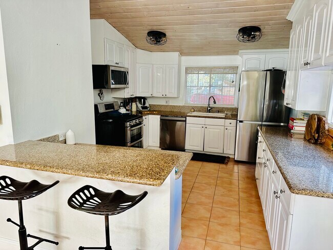 Kitchen - 5149 Tendilla Ave