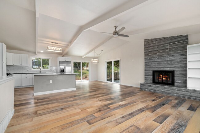 Building Photo - 220 Sierra Vista Dr