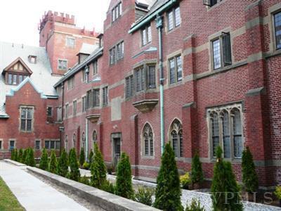 Primary Photo - 306 Chateau Rive