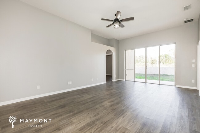 Building Photo - 1128 Vinetree Dr