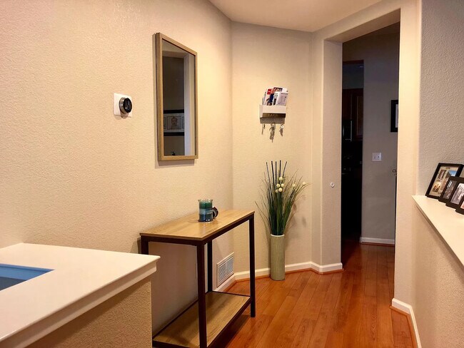 Photo - 1547 Chandler St Apartment