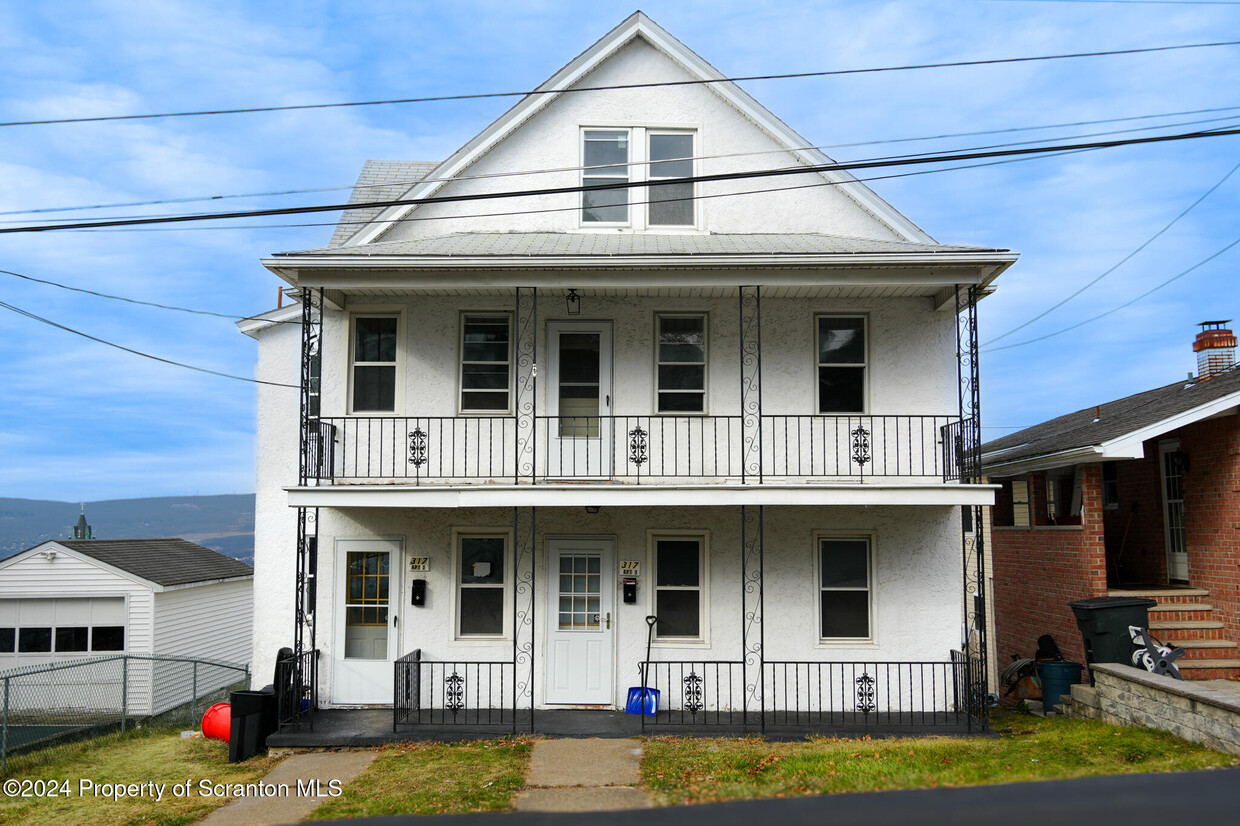 Primary Photo - 317 Oak St