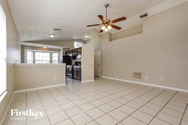 Foto del edificio - 7543 Groveoak Dr
