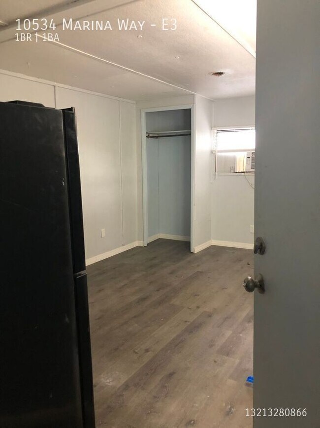 Building Photo - 10534 Marina Way